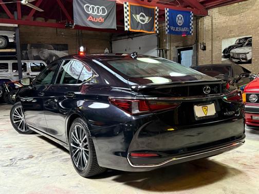 2024 Lexus ES 300h 300H
