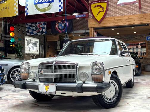 1975 Mercedes-Benz 240D 