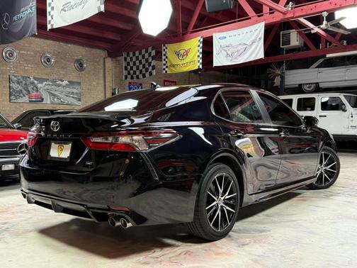Black 2022 Toyota Camry SE