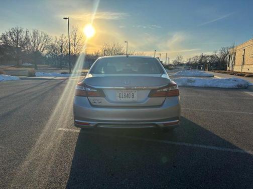 2017 Honda Accord EX-L w/Navigation & Honda Sensing