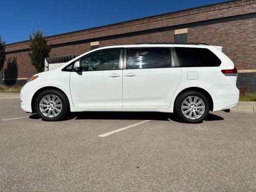 2011 Toyota Sienna XLE