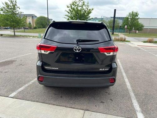 Black 2017 Toyota Highlander XLE