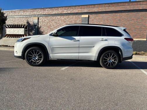 2017 Toyota Highlander SE