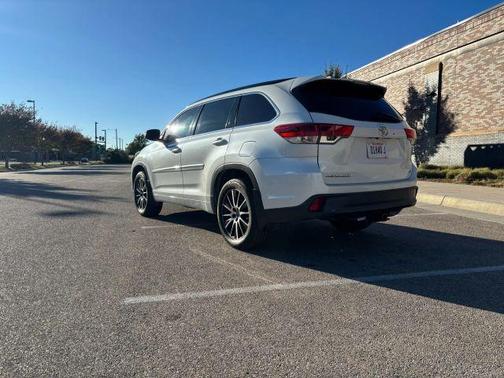 2017 Toyota Highlander SE