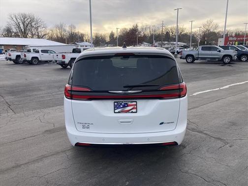 2023 Chrysler Pacifica Hybrid Touring L