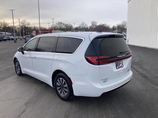 2023 Chrysler Pacifica Hybrid Touring L