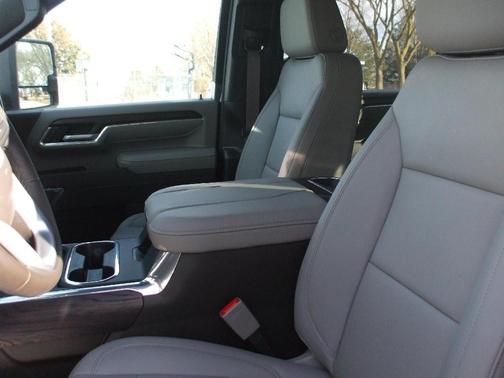 2026 GMC Sierra 2500 SLT