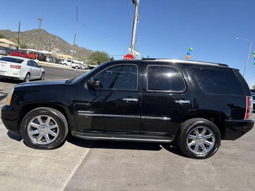 Black 2010 GMC Yukon Denali