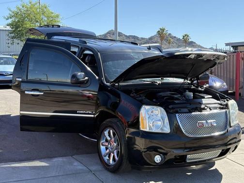 Black 2010 GMC Yukon Denali