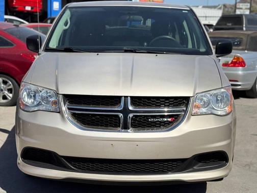 Gold 2013 Dodge Grand Caravan SE
