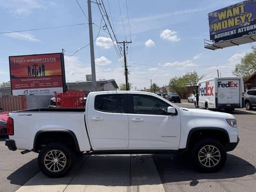 White 2022 Chevrolet Colorado ZR2