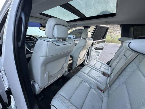 White 2018 Jeep Grand Cherokee Summit