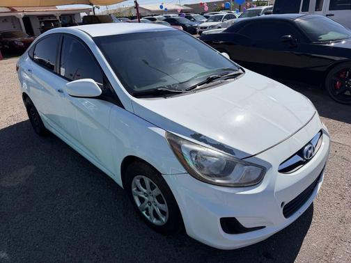 White 2013 Hyundai Accent SE