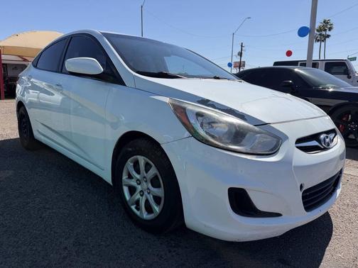 White 2013 Hyundai Accent SE