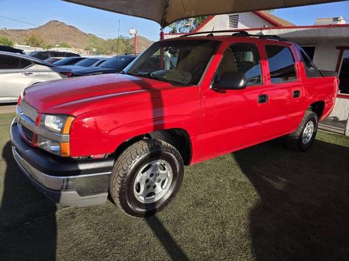 Red 2005 Chevrolet Avalanche 1500 LS