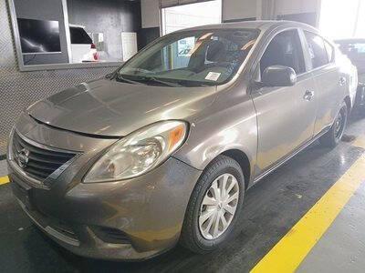 Silver 2014 Nissan Versa 1.6 SV