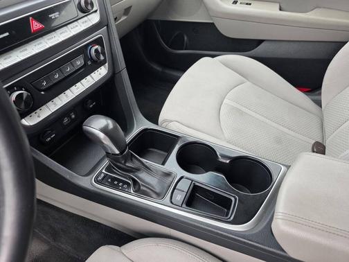 White 2018 Hyundai SONATA SEL