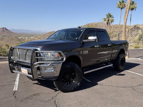 Gray 2018 RAM 2500 Laramie 4x4 4dr Crew Cab 6.3 ft. SB Pickup
