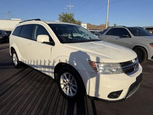 White 2017 Dodge Journey SXT