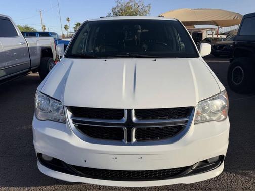 White 2018 Dodge Grand Caravan SXT