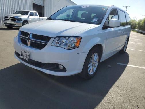 White 2018 Dodge Grand Caravan SXT