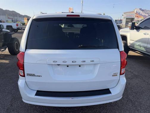 White 2018 Dodge Grand Caravan SXT