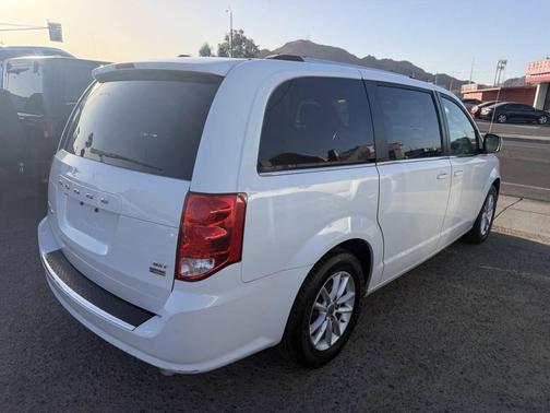 White 2018 Dodge Grand Caravan SXT