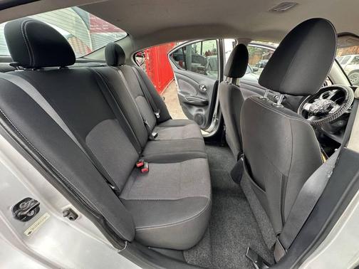 Silver 2014 Nissan Versa 1.6 SV