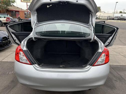 Silver 2014 Nissan Versa 1.6 SV