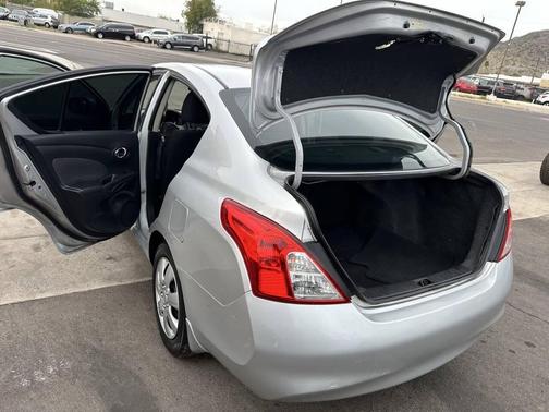 Silver 2014 Nissan Versa 1.6 SV