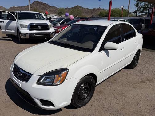White 2010 Kia Rio LX