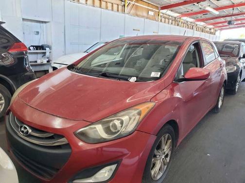 Red 2014 Hyundai Elantra GT Base