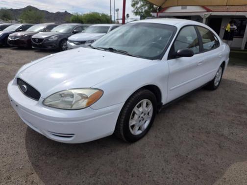 White 2006 Ford Taurus SE 4dr Sedan