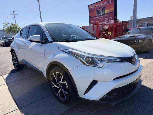 White 2018 Toyota C-HR XLE 4dr Crossover