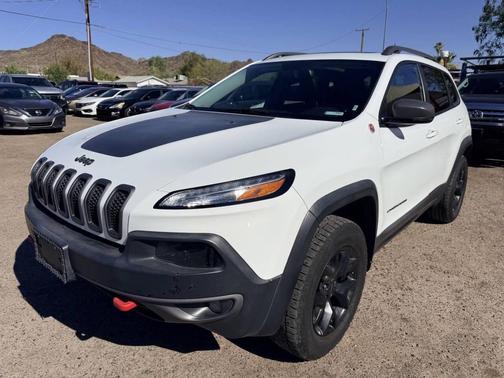 White 2017 Jeep Cherokee Trailhawk