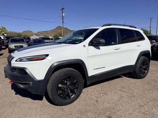 White 2017 Jeep Cherokee Trailhawk