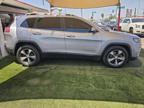 Gray 2019 Jeep Cherokee Limited