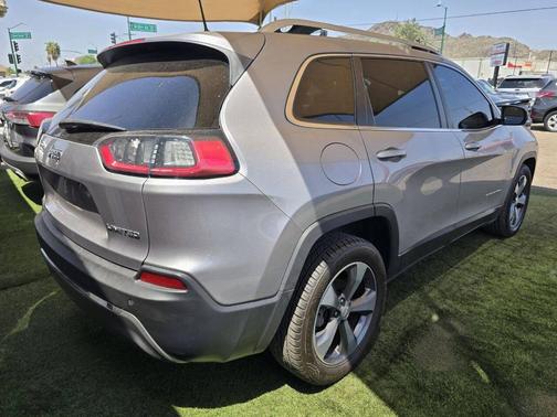 Gray 2019 Jeep Cherokee Limited