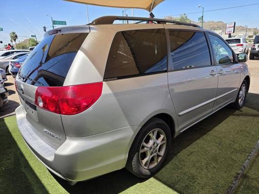 Silver 2006 Toyota Sienna XLE
