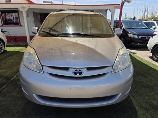 Silver 2006 Toyota Sienna XLE