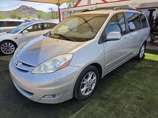 Silver 2006 Toyota Sienna XLE