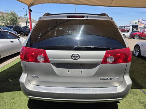 Silver 2006 Toyota Sienna XLE