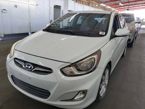 White 2013 Hyundai Accent SE