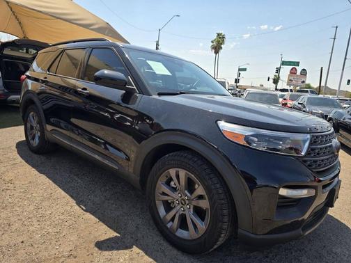 Black 2022 Ford Explorer XLT 4dr SUV