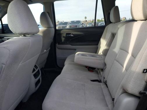 Gray 2017 Honda Pilot LX