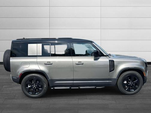 2025 Land Rover Defender 110 P300