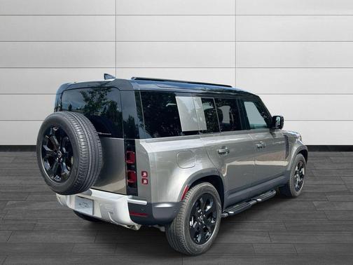 2025 Land Rover Defender 110 P300