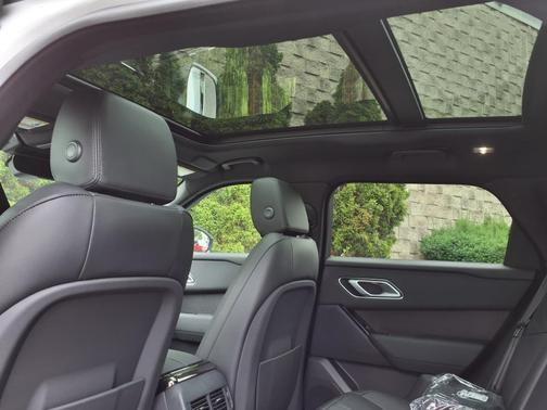 2026 Land Rover Range Rover Velar P250 SE R-Dynamic