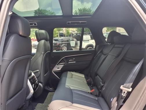 2025 Land Rover Range Rover P400 SE