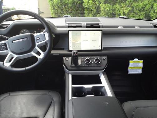 2025 Land Rover Defender 110 P500 X-Dynamic SE